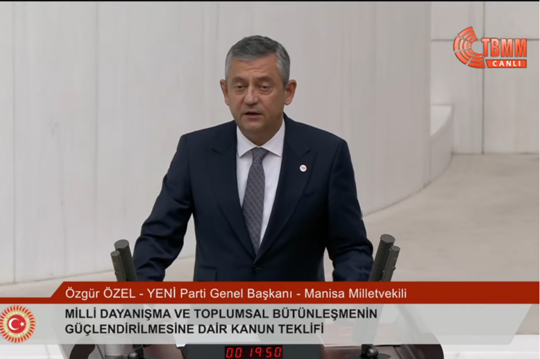 ÖZGÜR ÖZEL YENİ PARTİ'NİN TAVRINI AÇIKLADI