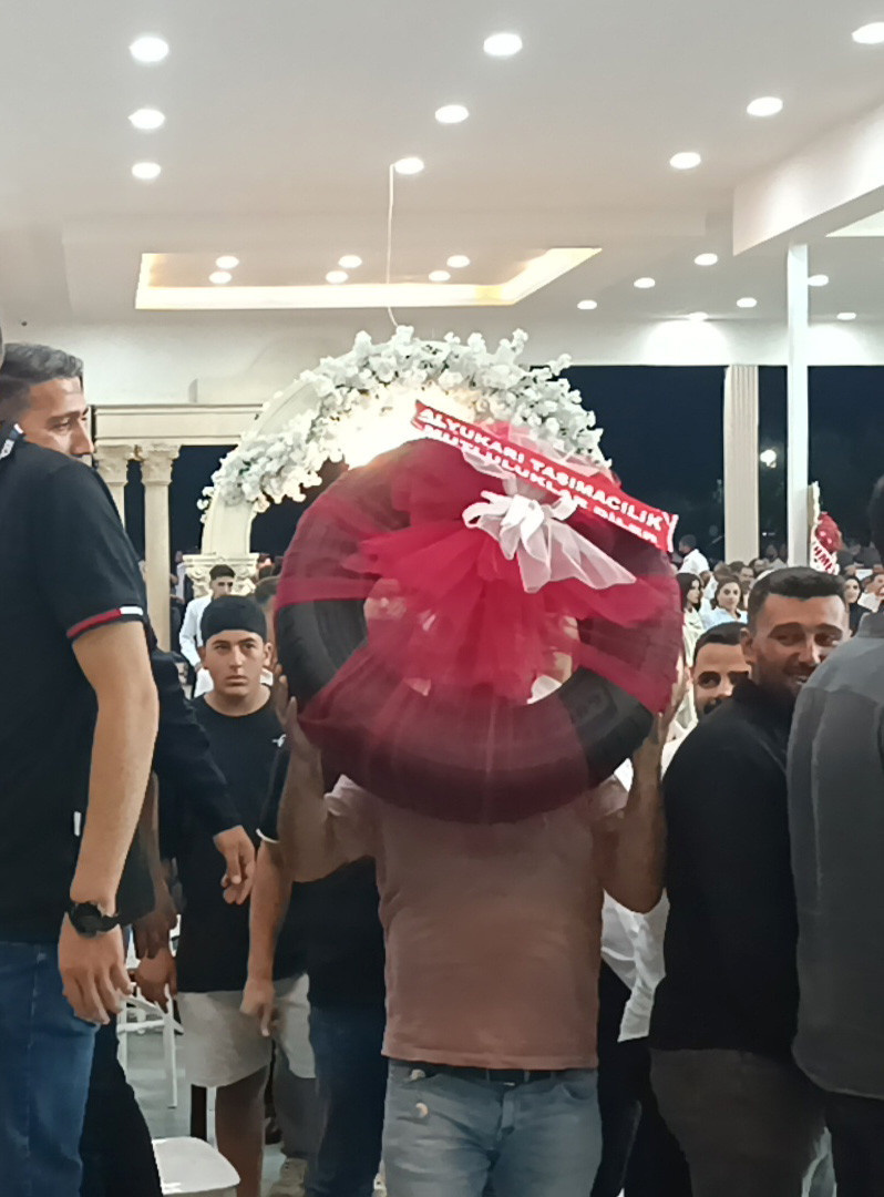 Düğünde “yok artık” dedirten takı! Damat görünce şaştı kaldı - Resim : 10