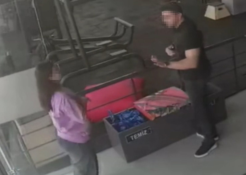 Spor salonunda kadına şiddet! Boğazını sıktı: Başka bir kadın kurtardı - Resim : 1