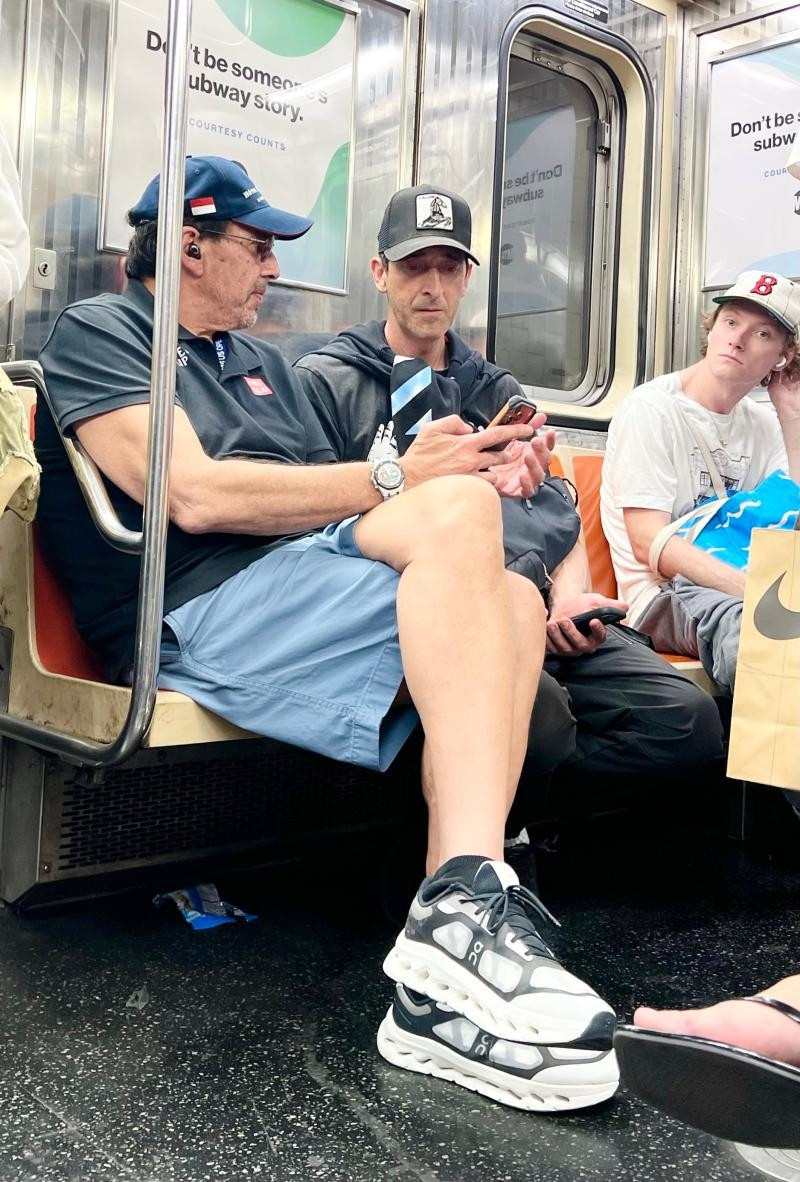 Hollywood’un ünlü oyuncusu metroda ortaya çıktı! Görenler şaşkına döndü - Fotoğraf: 2