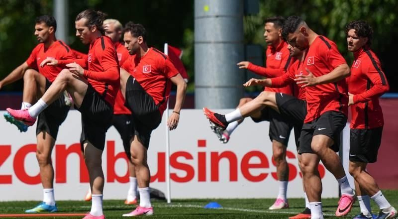 Milli takımın ilk 11'i belli oldu: Montella'dan Paraguay'a büyük sürpriz - Fotoğraf: 4