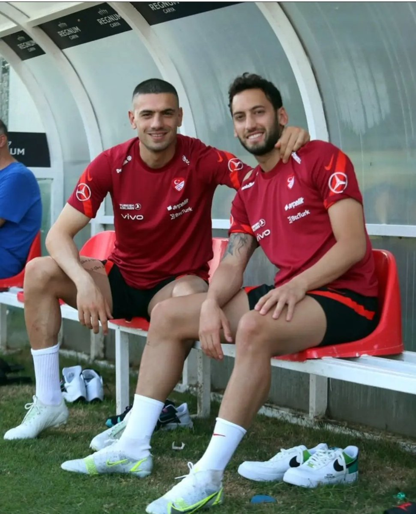 Milli takımdaki olay değişikliğin sebebi belli oldu: Müdahale eden 2 futbolcuyu açıkladı - Resim : 1