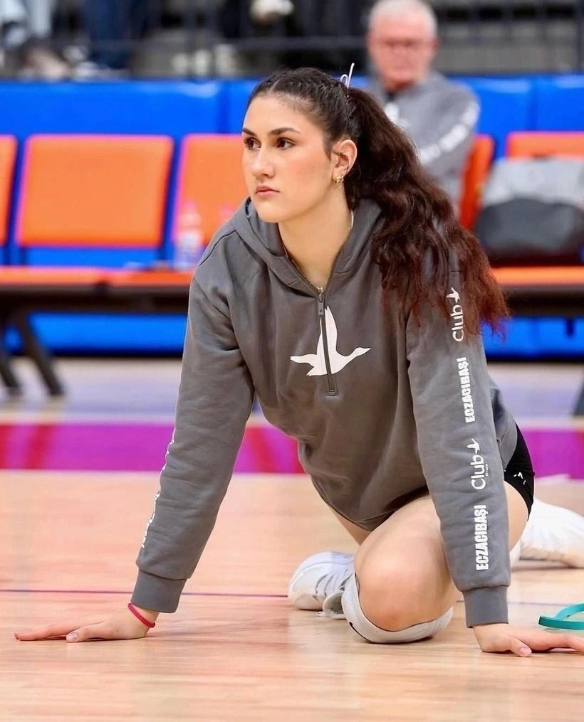 Zehra Güneş'in 16 yaşındaki 1.96'lık veliahtı şimdiden tarihe geçti - Fotoğraf: 8