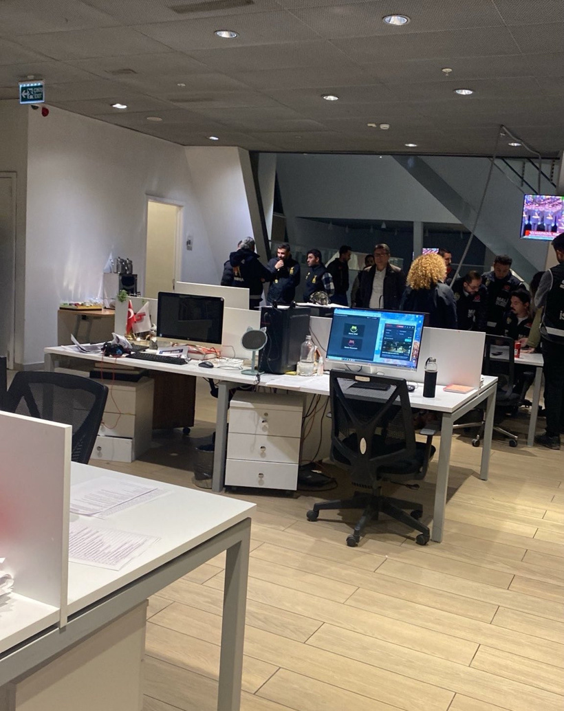 Halk TV İstanbul merkez binasında polis ekipleri
