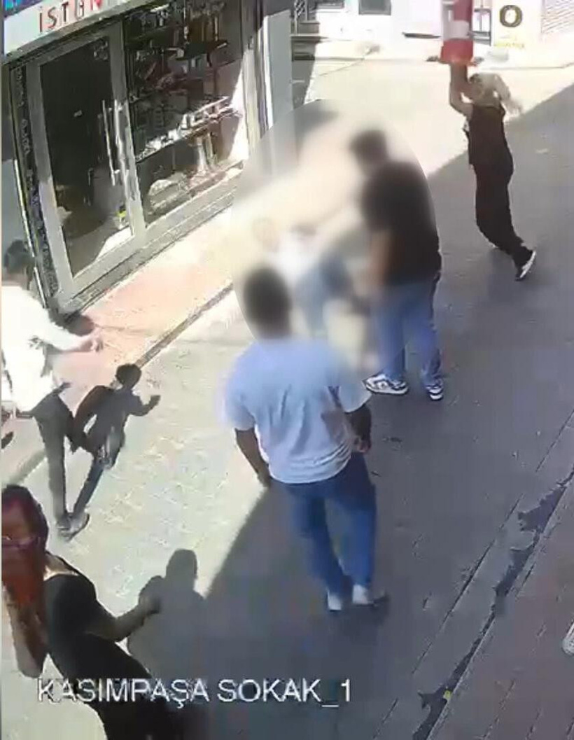 Taciz iddiasıyla linç edildi! Başına duba vuruldu, 3 yerinden bıçaklandı - Resim : 2