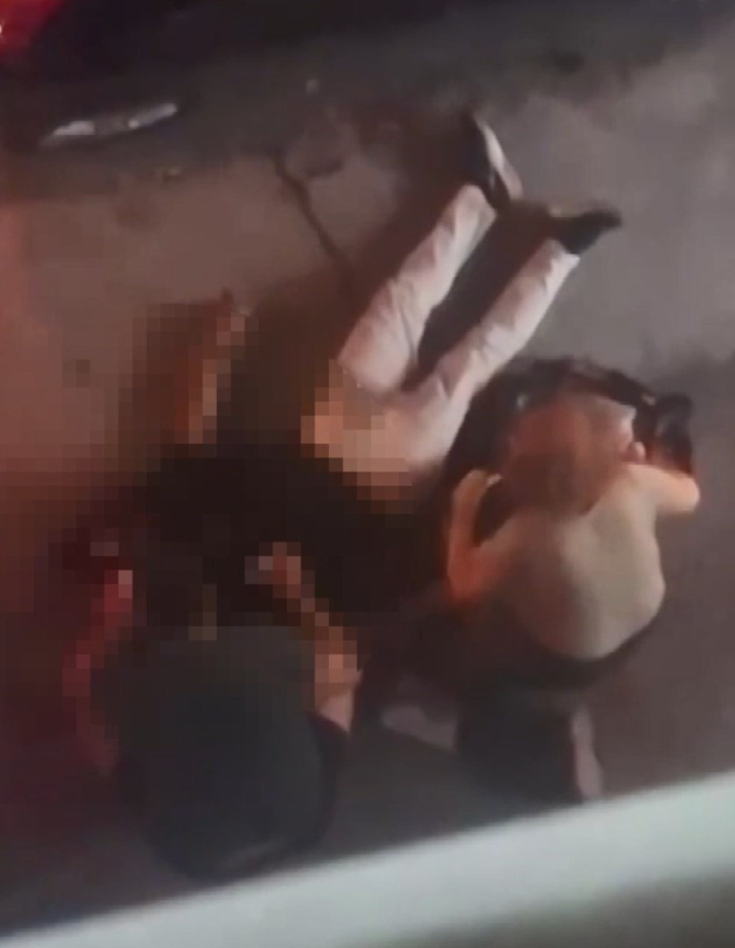15 yaşındaki çocuktan kanlı baskın: Oto galeriye kurşun yağdırdı! Ölü ve yaralılar var - Resim : 1