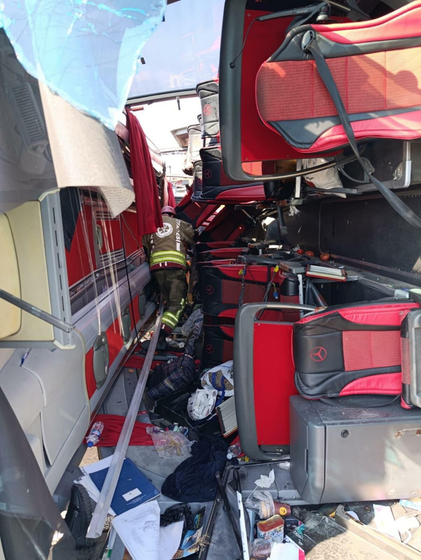 Son dakika | Manisa’da yolcu otobüsü ve kamyon çarpıştı: Çok sayıda ölü ve yaralı var - Resim : 5