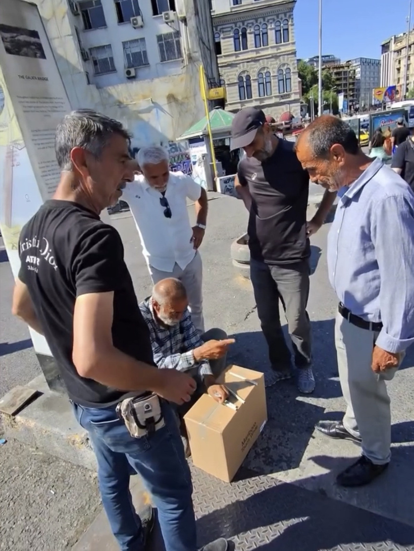 Seksenlerin kumarcısı Galata Köprüsü’nde yakalandı! Turistten "money" diyerek euro istedi - Resim : 3