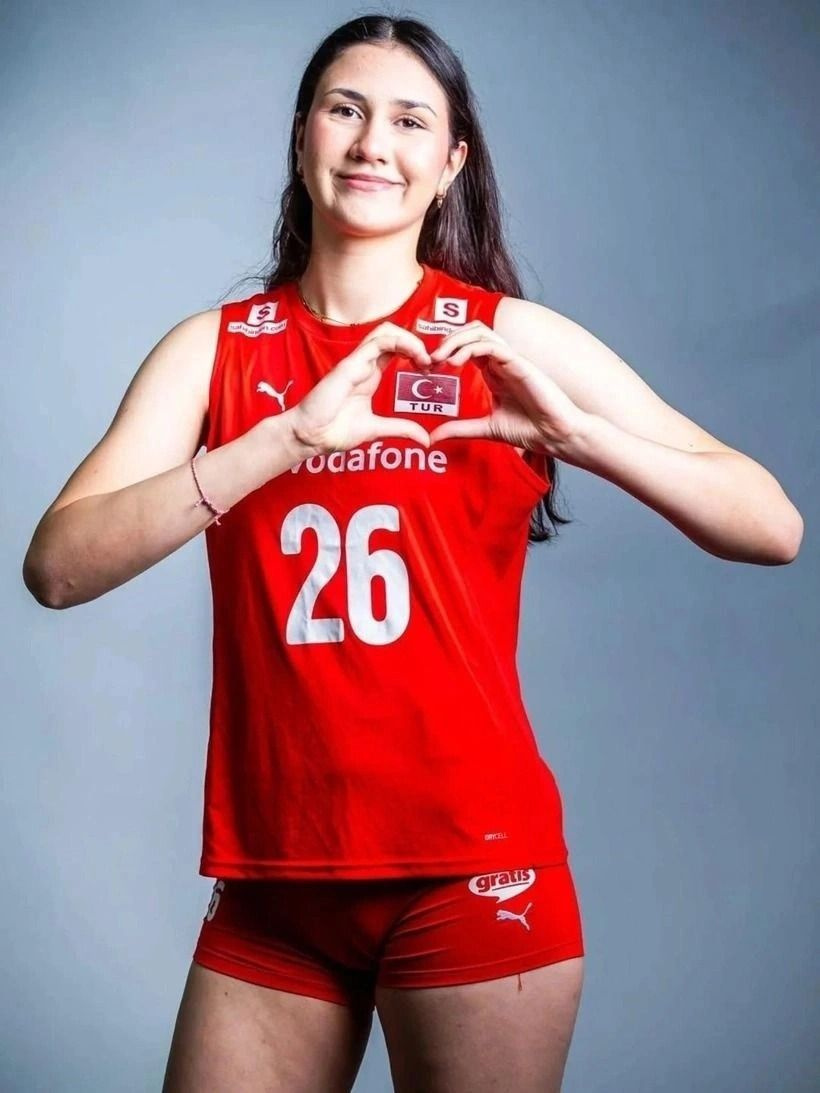 Zehra Güneş'in 16 yaşındaki 1.96'lık veliahtı şimdiden tarihe geçti - Fotoğraf: 6