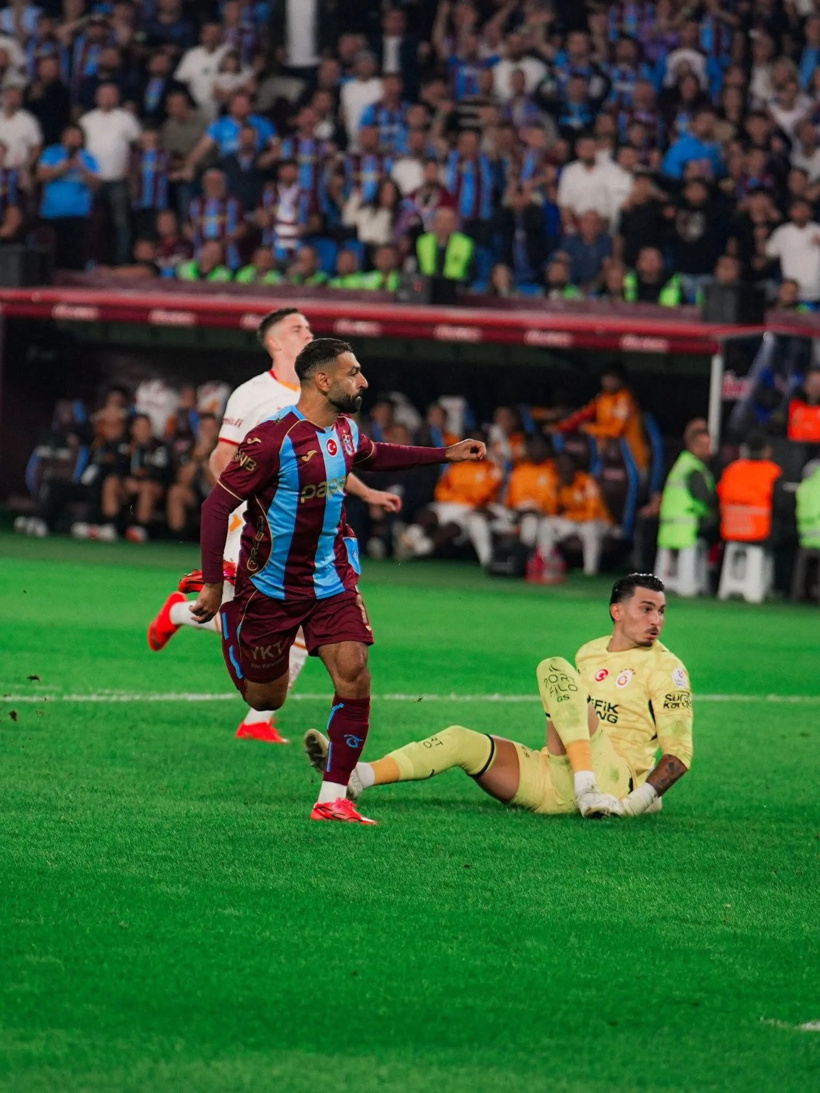 Galatasaray karıştı! Okan Buruk'u tehdit eden futbolcu ortaya çıktı: Dursun Özbek müdahele etsin! - Fotoğraf: 3
