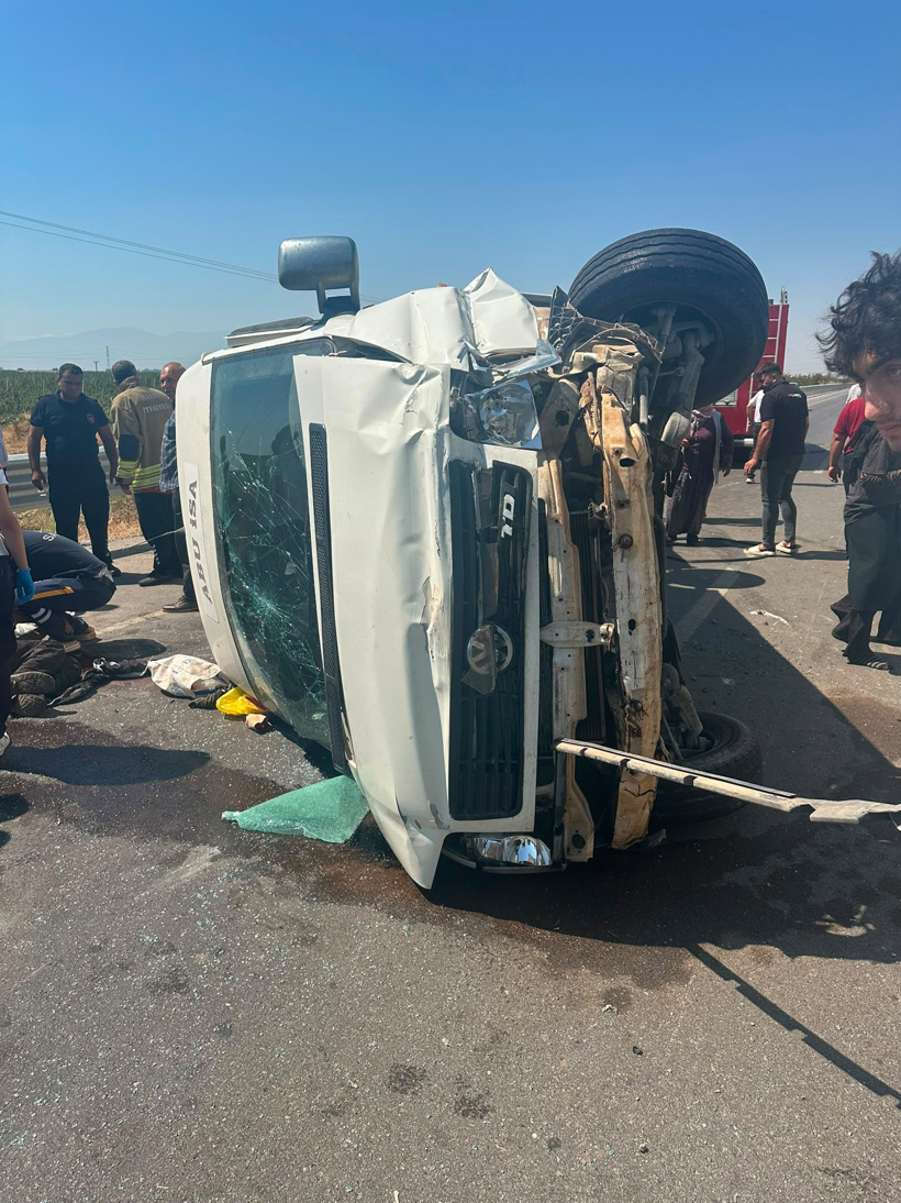 Tarım işçilerini taşıyan servis devrildi! 1 ölü 4 yaralı - Resim : 1