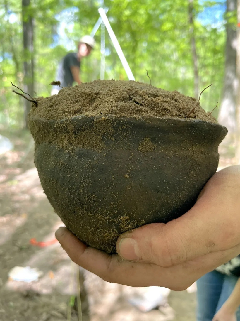 Öğrenciler kazı yaparken donakaldı: 400 yıllık gizemli çömlek çıktı - Resim : 1