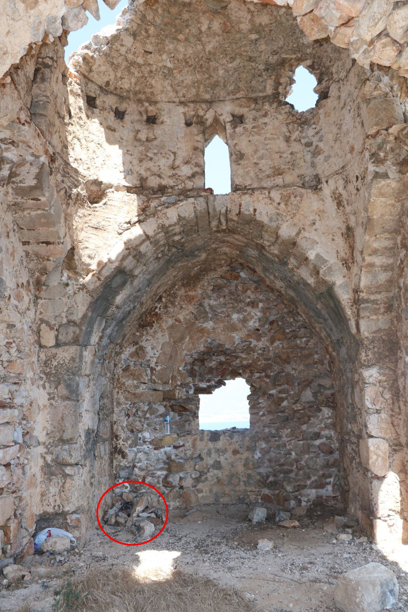 tarihi-kilisenin-taslarini-sokup-bolged-777985-229955.jpg