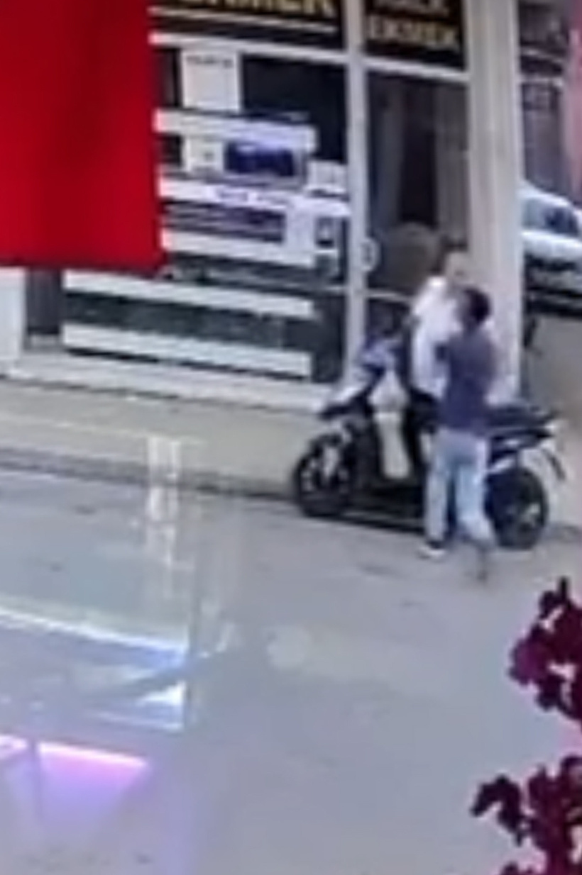 3 kişiyi bıçaklayan zihinsel engelli "Oyun bitti" diyerek teslim oldu - Fotoğraf: 2