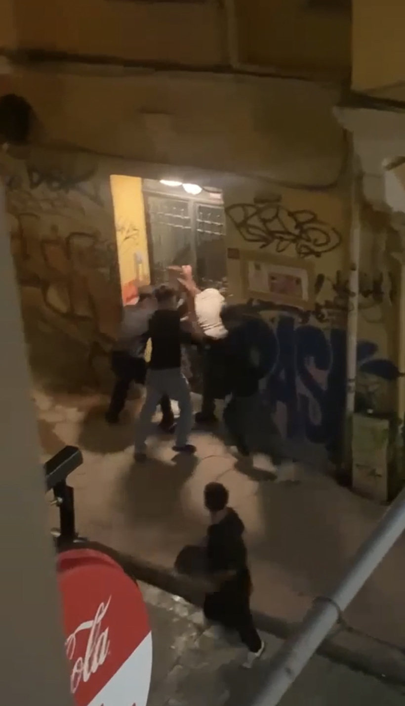 Yaşları 14-15 sabıkaları 21! Yoldan geçen adamı gasbeden 4 çocuk tutuklandı - Fotoğraf: 3