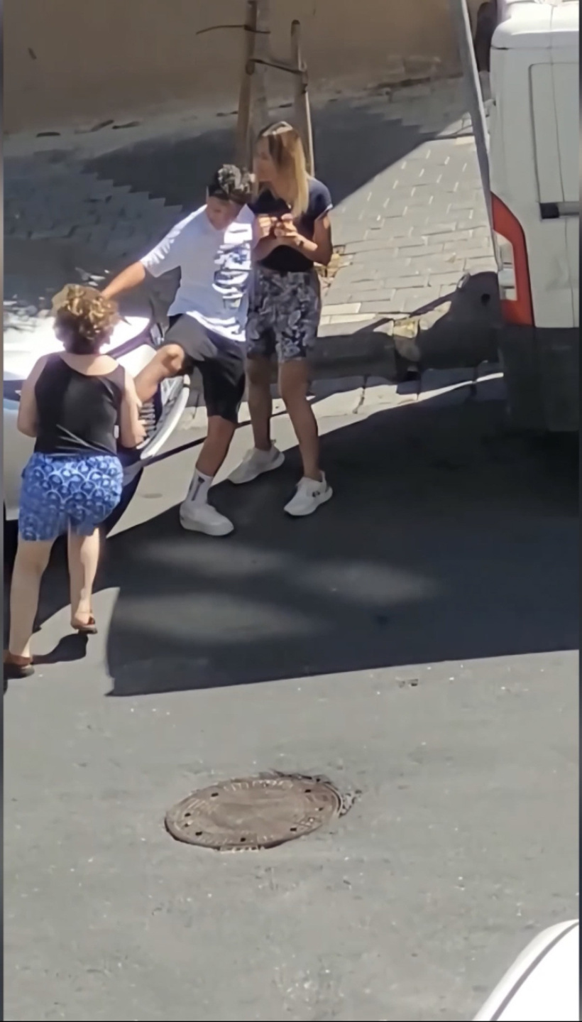 Gülbahar'ı karıştıran aile kavgası! Anne biri üvey biri öz evladıyla tekme tokat kavga etti - Resim : 6