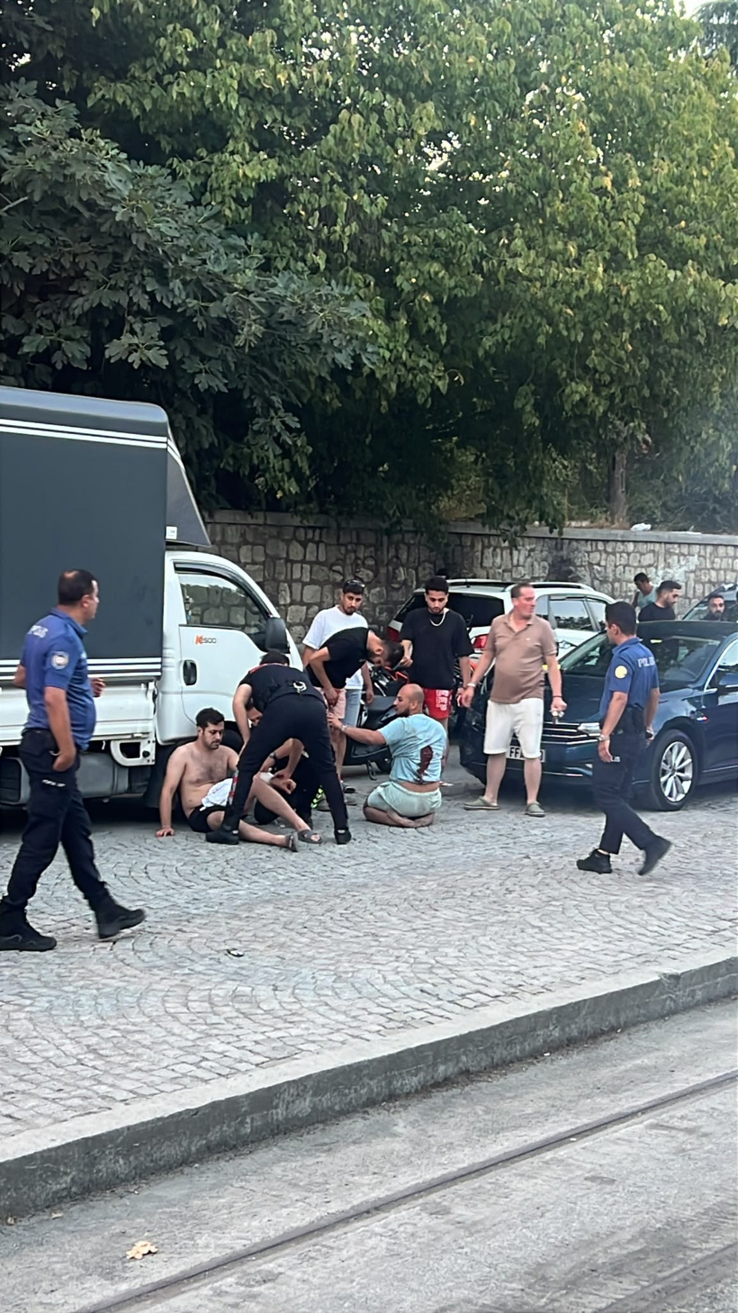 Bir yol verme kavgasından 86 suç kaydı çıktı! İki araç dolusu suçlu trafikte karşılaştı - Resim : 1