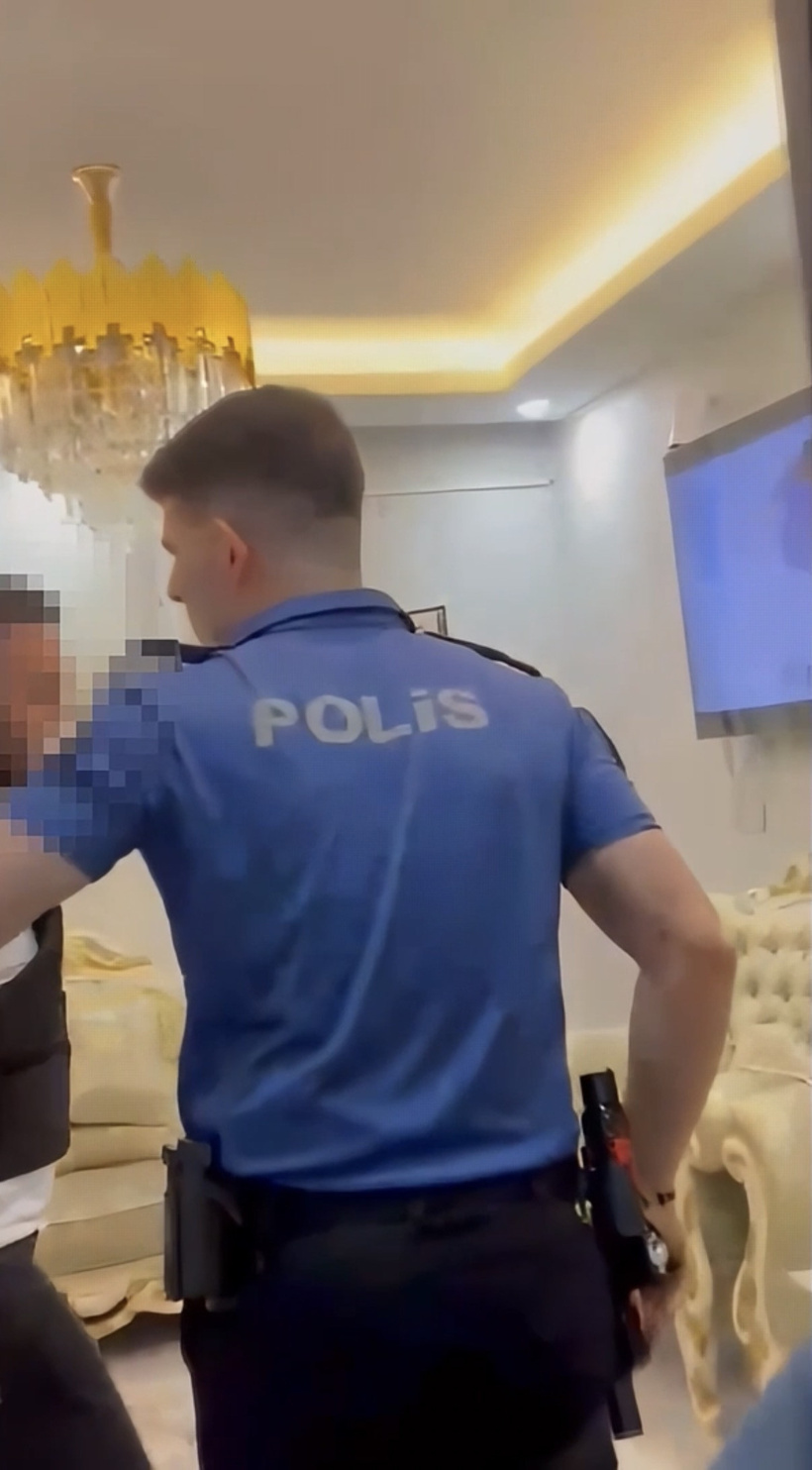 64 yıl hapsi varken canlı yayın açınca evine baskın yedi - Resim : 2