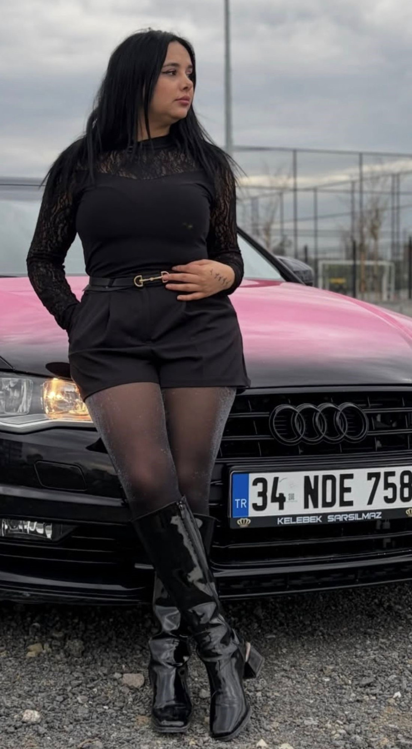 Fenomen Hülya Sönmez trafikte dehşet saçtı! Kadın sürücüye kafa attı: O anlar anbean görüntülendi - Resim : 1