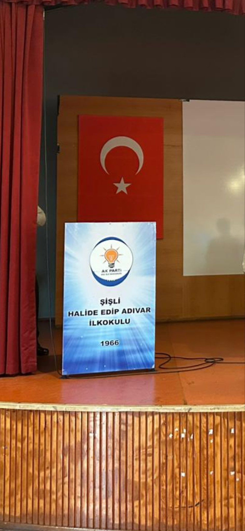 AKP devlet okulunu parti binasına dönüştürdü! Toplantıdan özçekim de paylaştılar - Resim : 1