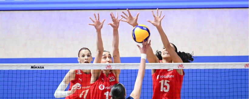 İşte Filenin Sultanları'nın zafer pozu: Sahne sizin kızlar sıra İtalya'da - Fotoğraf: 2
