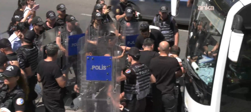 Son dakika | Polisten zirve sürerken NATO protestosuna çok sert müdahale - Resim : 1