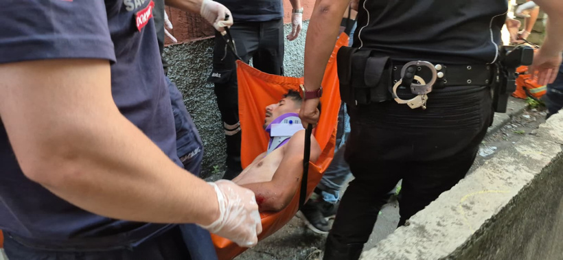 Balkon yıkama kavgası büyüdü, komşular birbirine tuğlalarla saldırdılar! 3 yaralı - Resim : 3