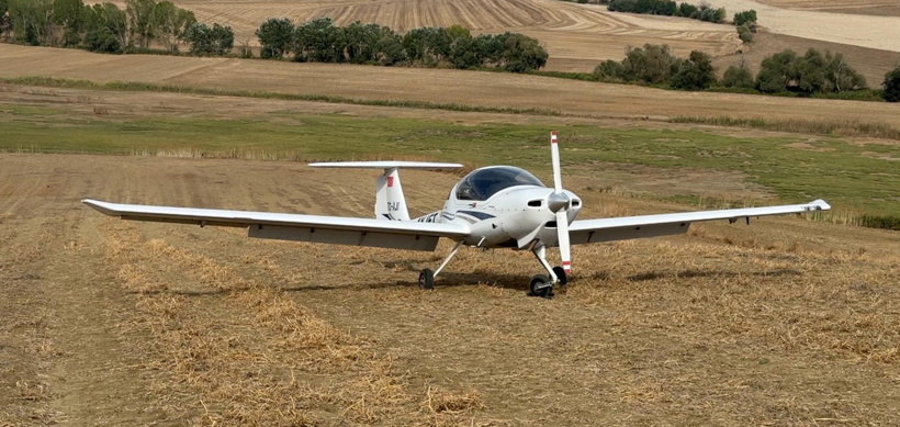 Motor arızası yapan uçak zorunlu iniş yaptı - Resim : 1