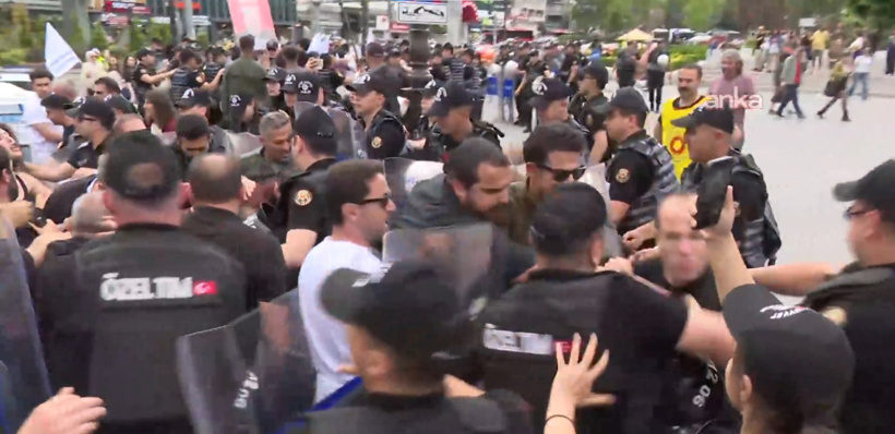 Son dakika | Öğretmen eylemine polis müdahalesi! Gözaltılar var - Resim : 4