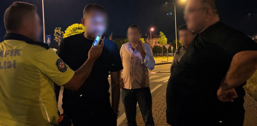 Kaza yapınca kendi yerine arkadaşını geçirdi! Kamera kayıtları gerçeği ortaya çıkardı - Resim : 4