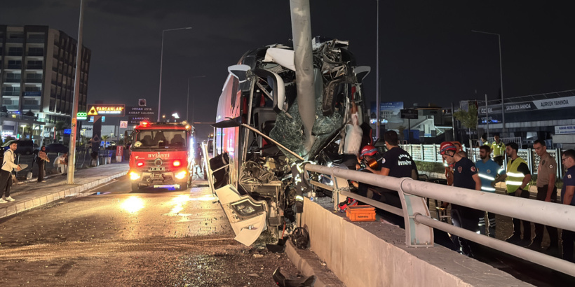 Son dakika | 35 kişilik yolcu otobüsü Adana'da kaza yaptı: Yaralılar var - Resim : 2