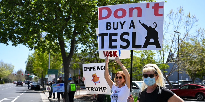 aa-20250413-37618119-37618118-californiada-tesla-karsiti-gosteri.jpg