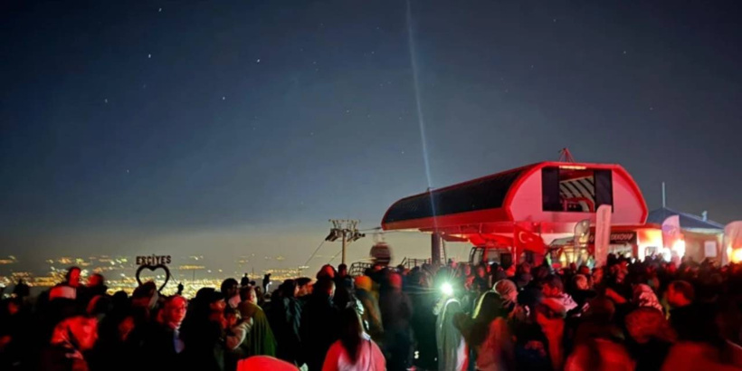 meteorlar-yagmur-oldu-yagdi-turkiye-gozunu-kirpmadan-izledi-3.jpg