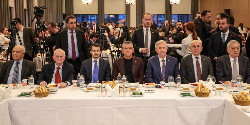 ozgur-ozelden-kutuplasma-uyarisi-oyuna-gelmemek-lazim-3.jpg