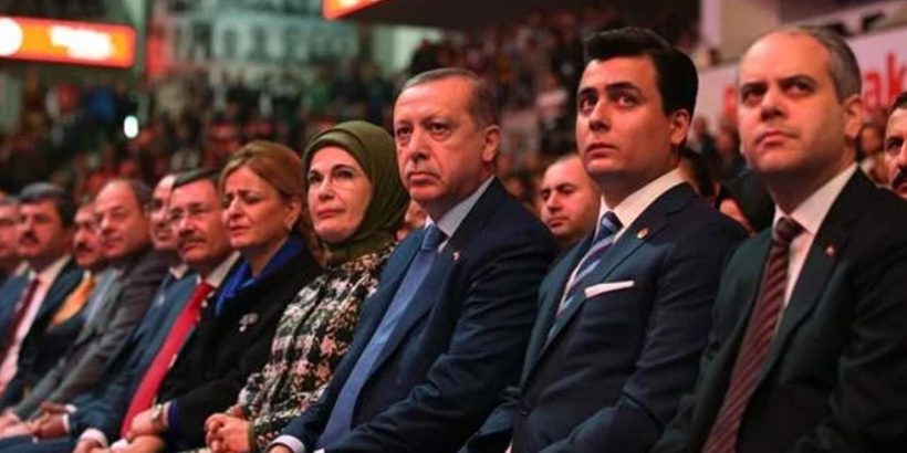 erdogani-oy-kaybederiz-diyerek-osman-gokcek-durdurmus-samil-tayyar-akp-toplantisini-sizdirdi-3.jpg