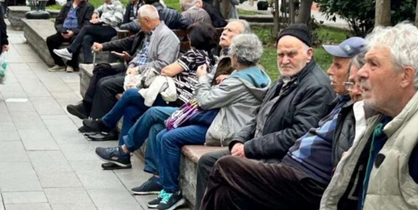 Emekliler isyan etti: ''20 bin TL maaşın 15 bin TL'si kiraya gidiyor'' - Resim : 1