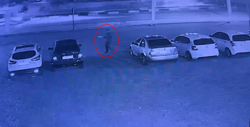 6 otomobili benzin dökerek ateşe veren şüpheli tutuklandı: Kundaklama anı kamerada! - Resim : 1