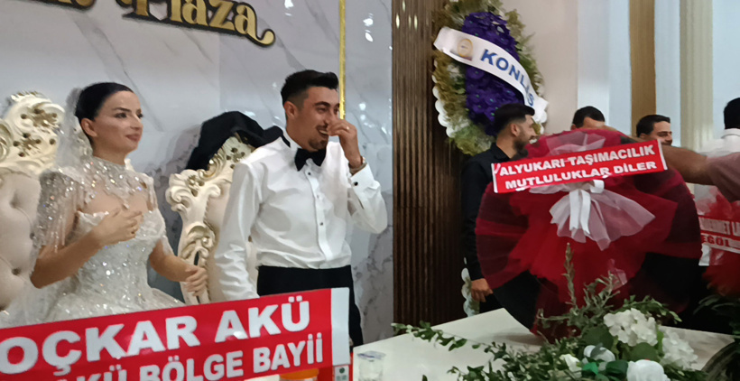 Düğünde “yok artık” dedirten takı! Damat görünce şaştı kaldı - Resim : 3