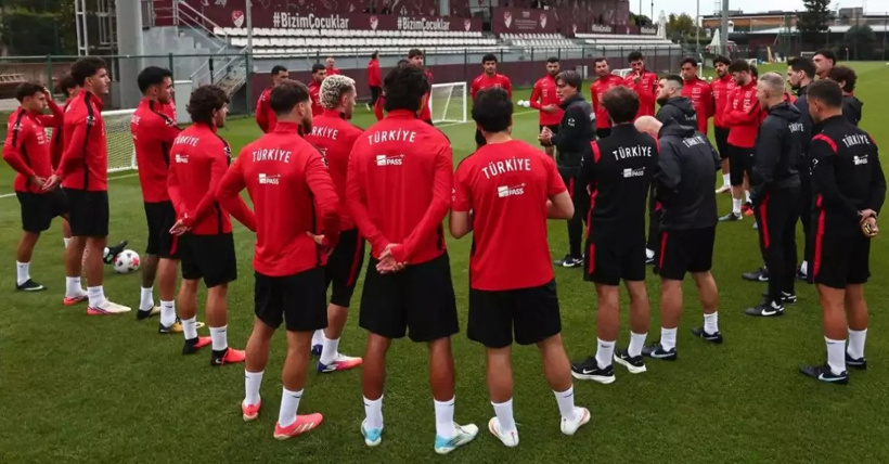 Türkiye Fransa işte ilk 11: Montella'dan sürpriz karar - Fotoğraf: 3