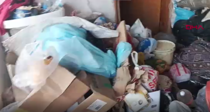 Mahalleli kokudan duramadı: Gerçek kapı açılınca ortaya çıktı - Resim : 1