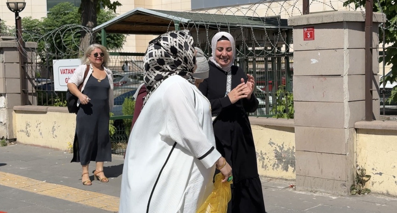 Kocasını boşadı adliye önünde davullu zurnalı kutlama yaptı! 24 yılına böyle nokta koydu - Resim : 3
