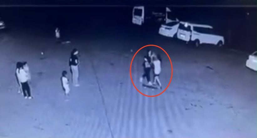 Site bahçesinde el kadar çocuğa tekme tokat dayak kamerada: İşte o anlar - Resim : 4