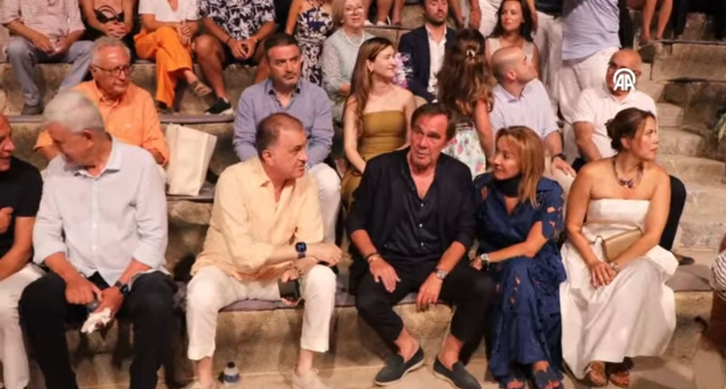Tatil iddialarını yanıtsız bırakmıştı: Ömer Çelik ve Osman Arıkan Nacar Limak konserinde aynı karede - Resim : 2