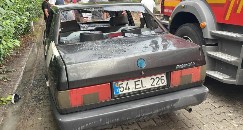 Evli çift tartıştı, kadın otomobili parçaladı, kocası evi yaktı