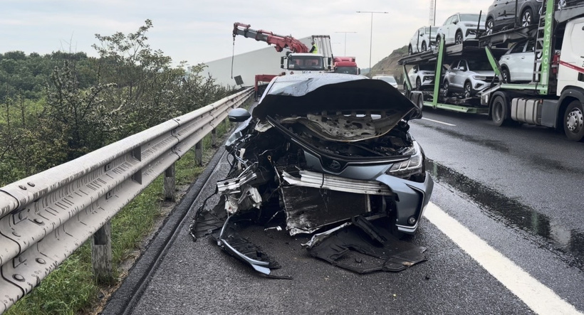 Kuzey Marmara Otoyolu'nda zincirleme kaza: Otomobil çarpan TIR yoldan çıktı - Resim : 2