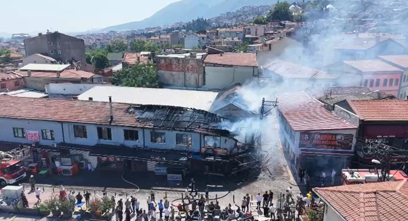 Bursa'nın 600 yıllık çarşısında yangın! Dumanlar kentin her noktasından görüldü - Resim : 2