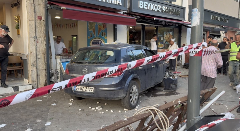 Son dakika | İstanbul’da otomobil yayaların arasına daldı! Yaralılar var - Resim : 3
