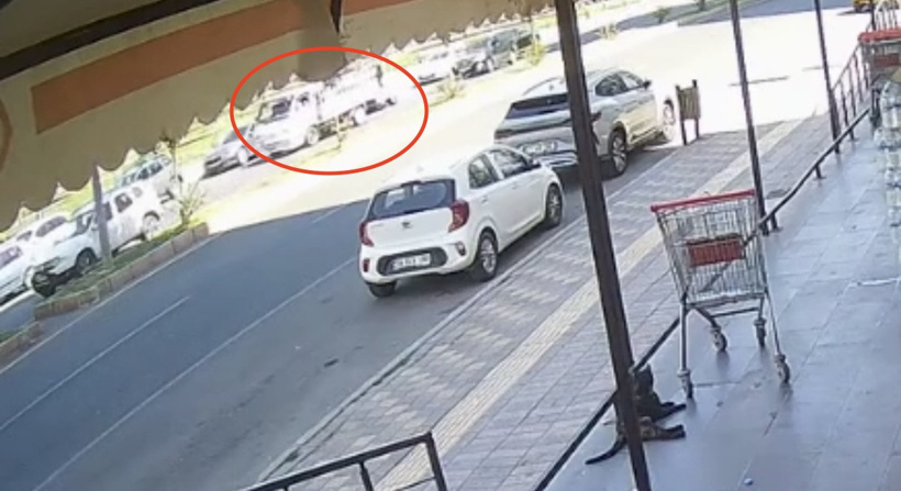 Kapısı açılan otomobil sonu oldu: Motosikletli sürücü öldü - Resim : 2