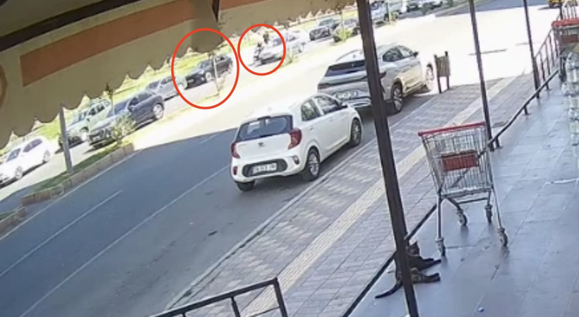 Kapısı açılan otomobil sonu oldu: Motosikletli sürücü öldü - Resim : 1