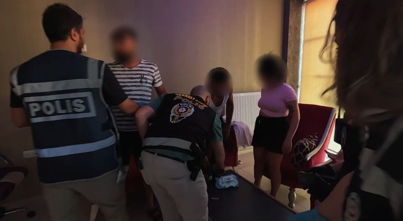 Masaj salonu adı altında fuhuş ağı! 5 ilde operasyon, 6 kişi tutuklandı - Resim : 1
